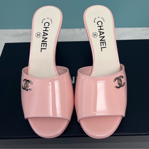 NIB CHANEL PEARL SANDALS - Picture 1 of 4